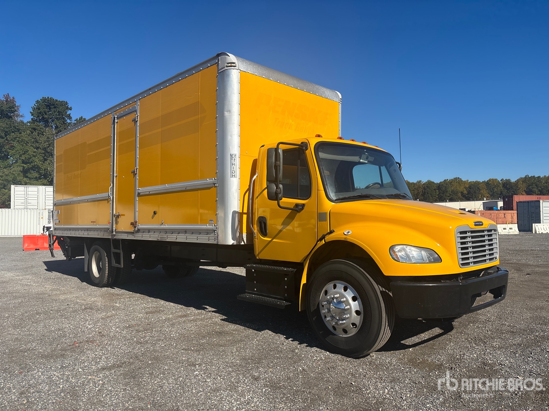 2020 Freightliner M2106