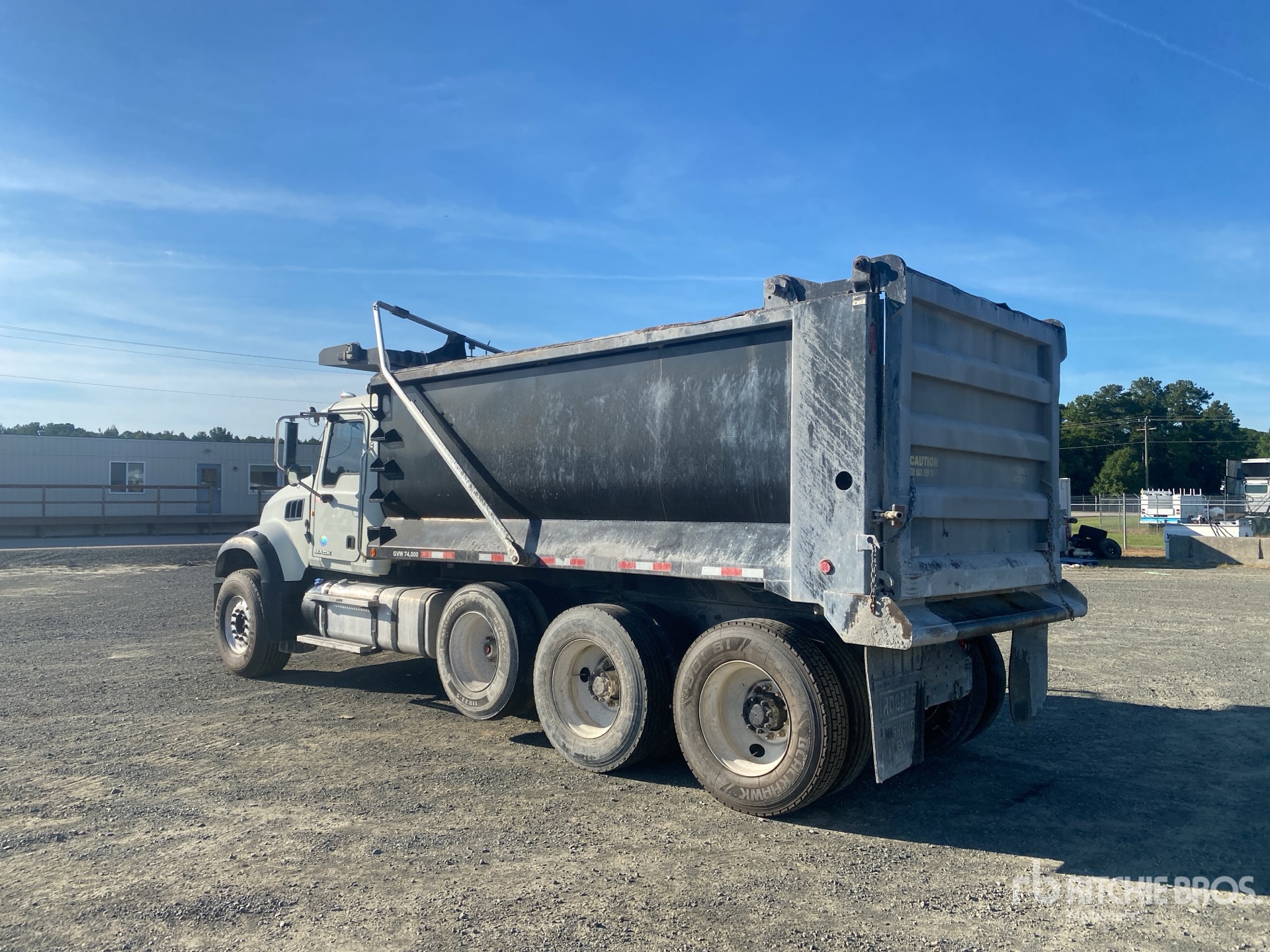 2015 Mack GU713