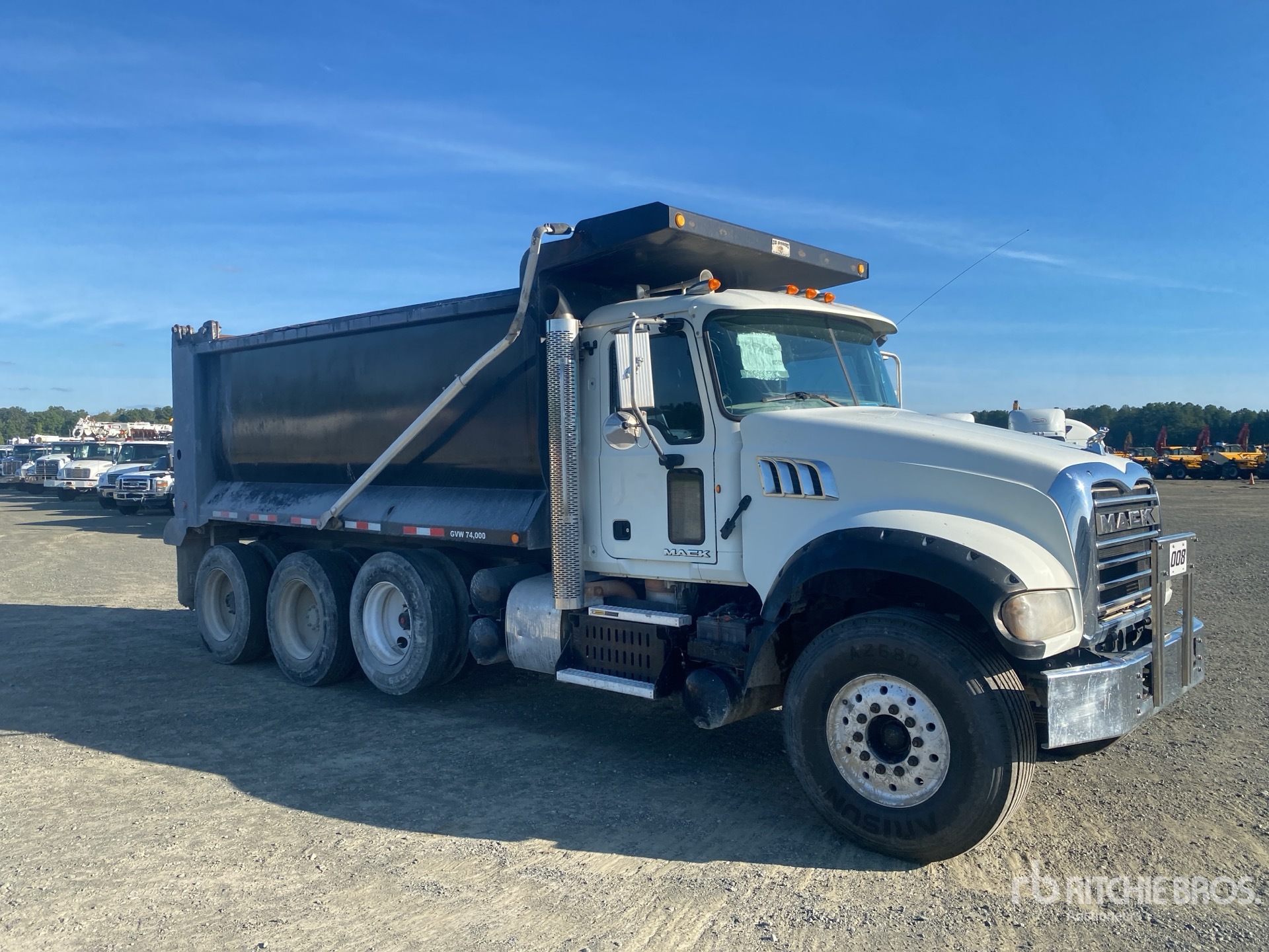 2015 Mack GU713