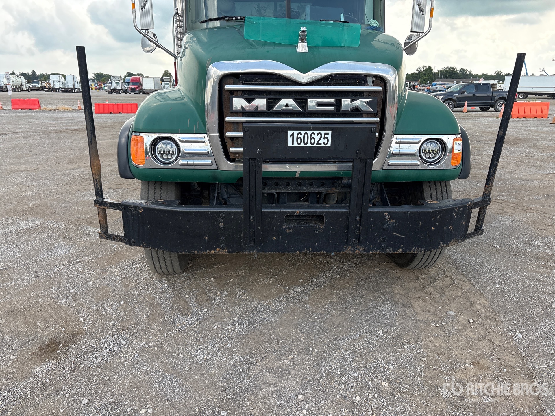 2005 Mack CV713
