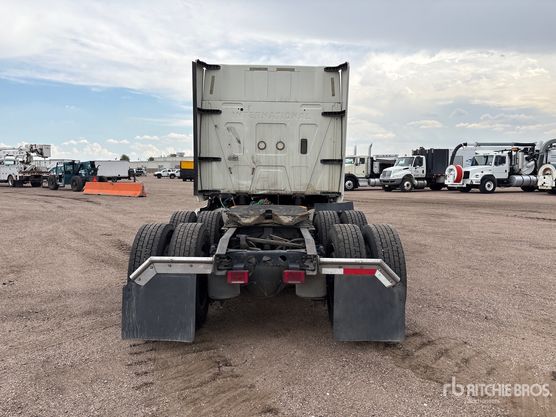 2017 International LF687