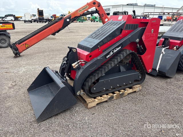 2024 Valley Pioneer SCL850 Compact Track Loader