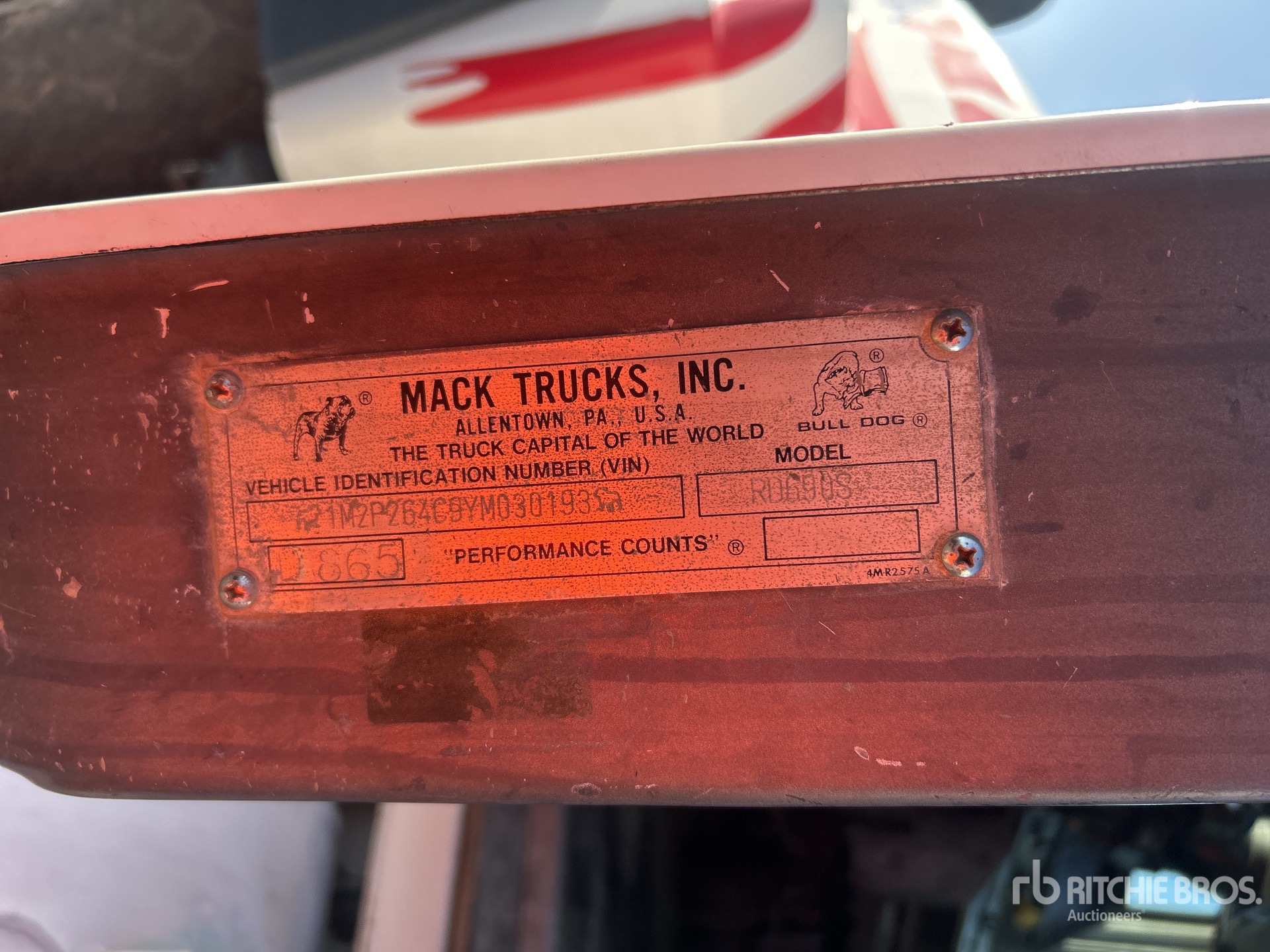 2000 Mack RD690S
