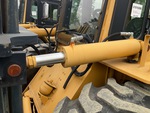 Hydraulics with Mast Tilt Cylinders