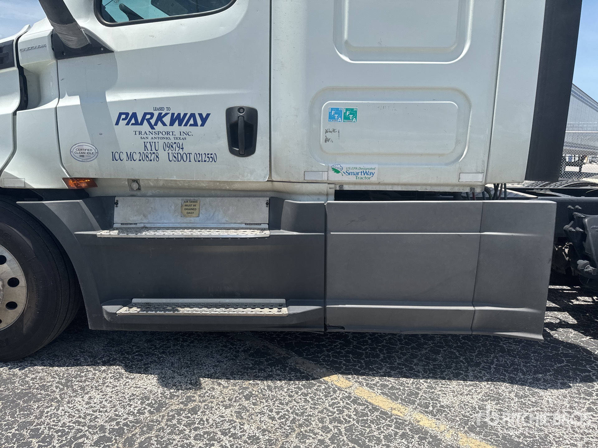 2019 Freightliner CASCADIA 126