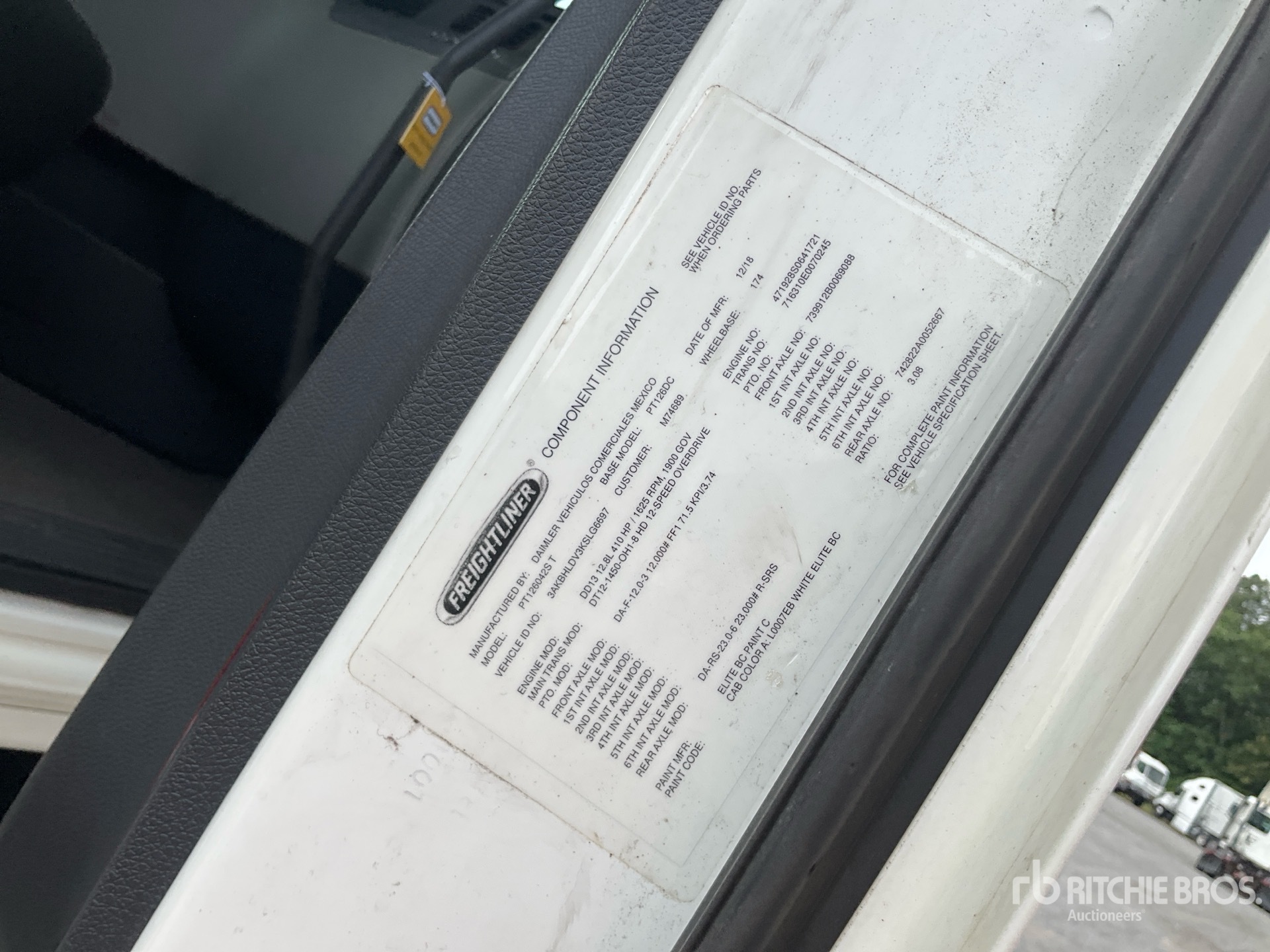 2019 Freightliner CASCADIA 126