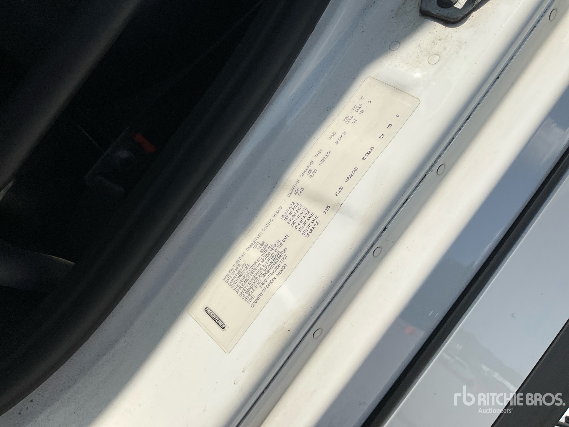 2020 Freightliner CASCADIA 126
