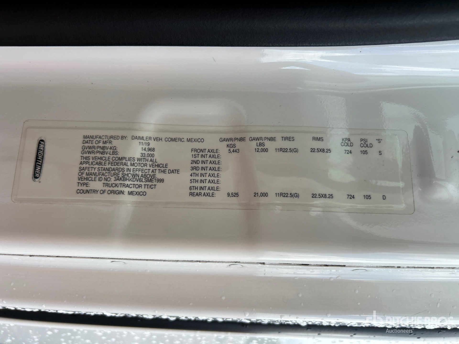 2020 Freightliner CASCADIA 126