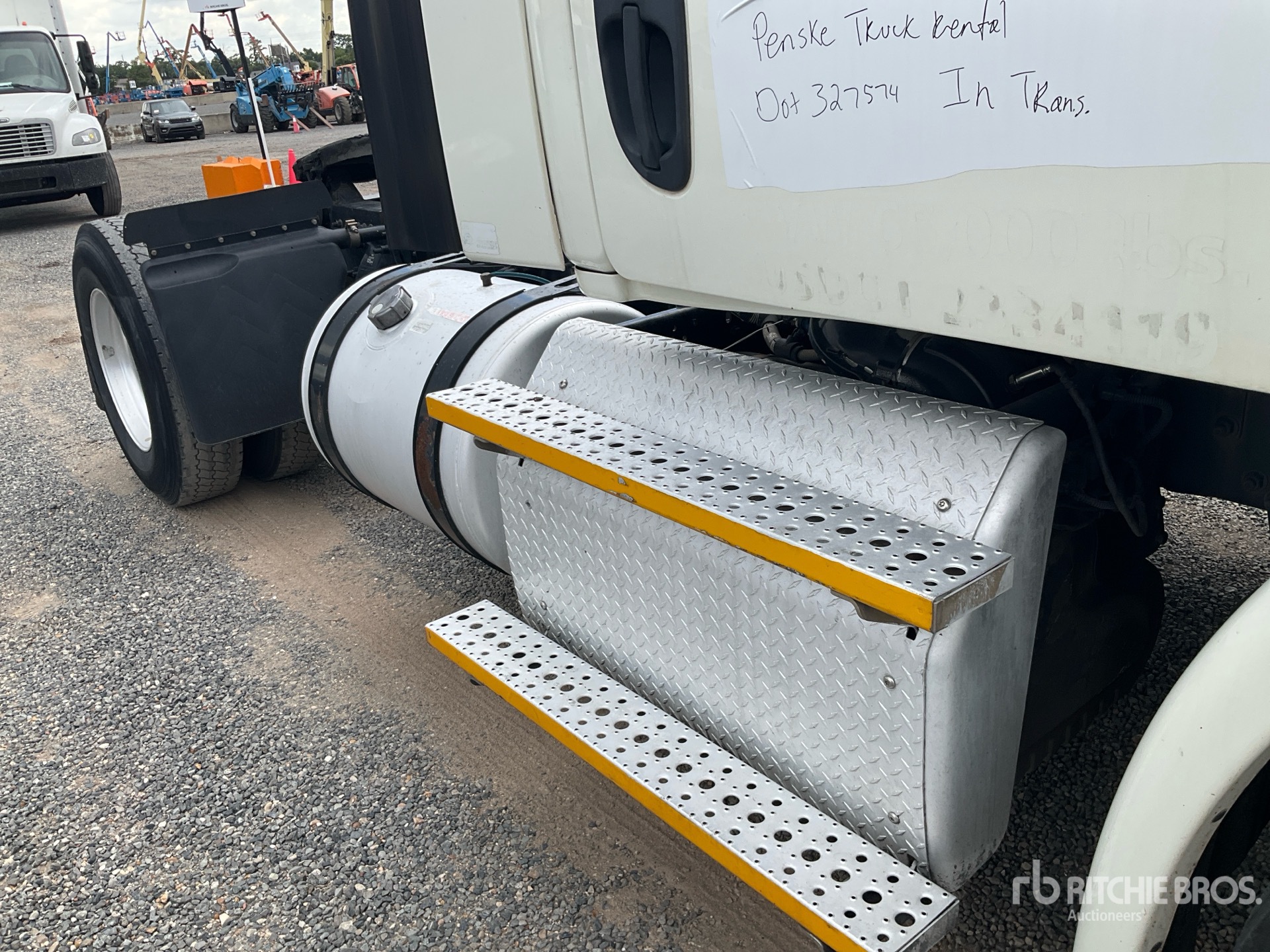 2017 Freightliner CASCADIA 113