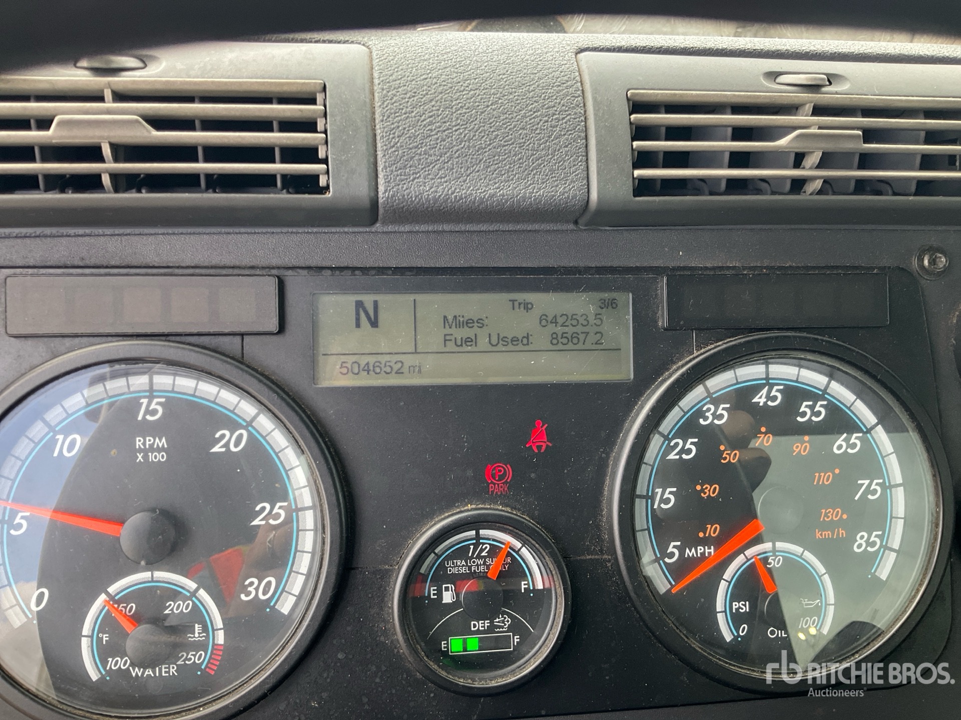 2017 Freightliner CASCADIA 113