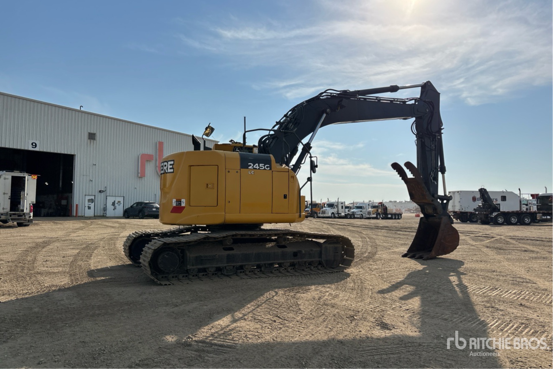 2016 John Deere 245G LC
