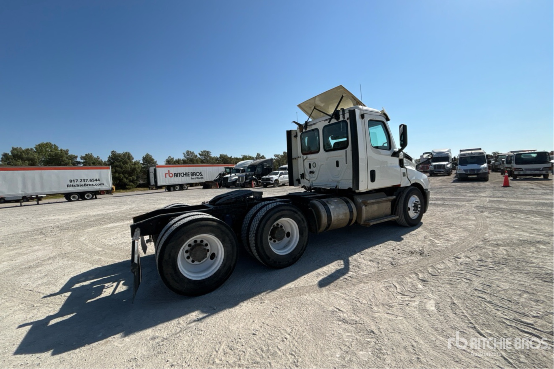 2018 Freightliner CASCADIA 126