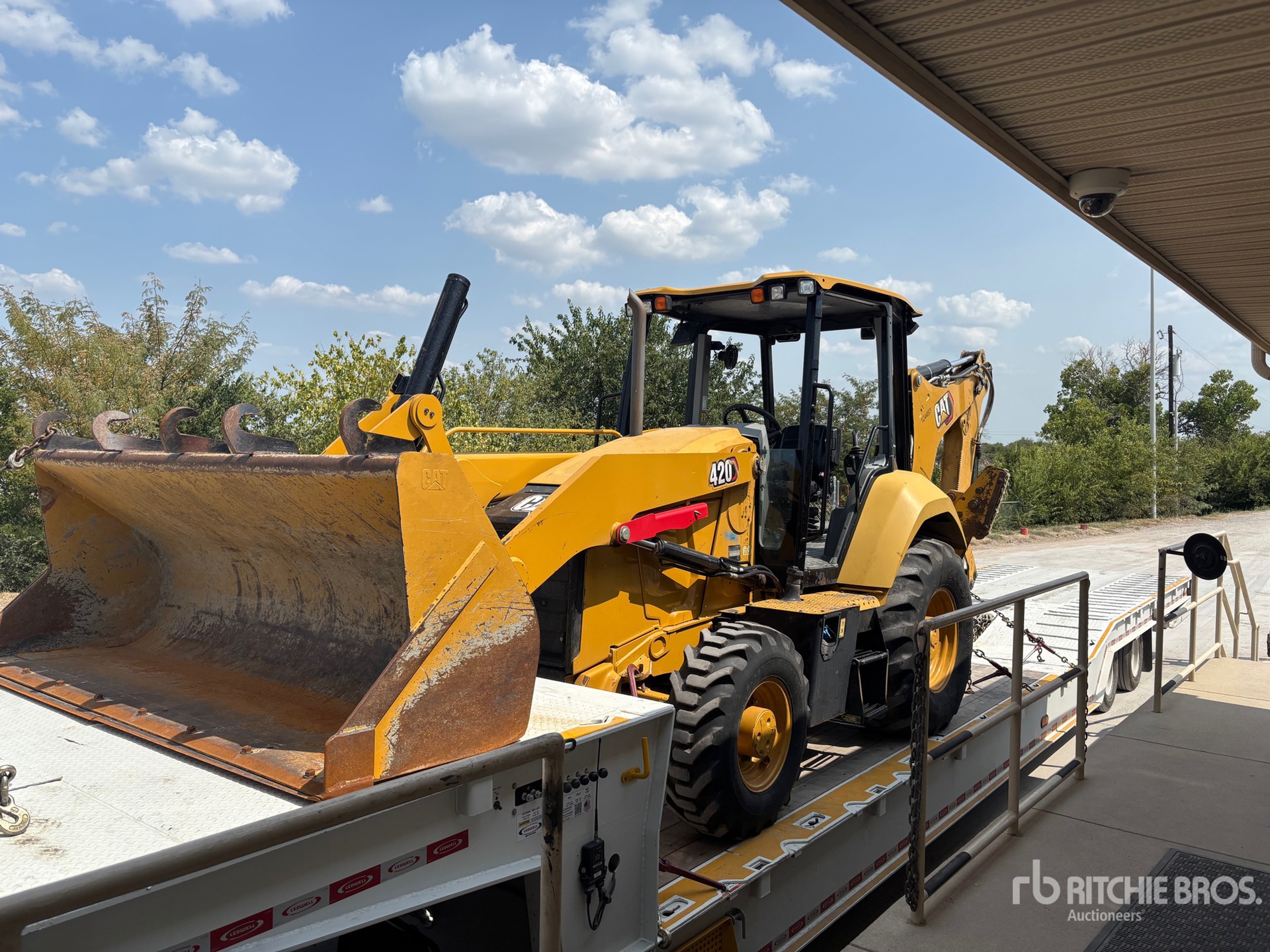 Photo of a 2022 Caterpillar 420