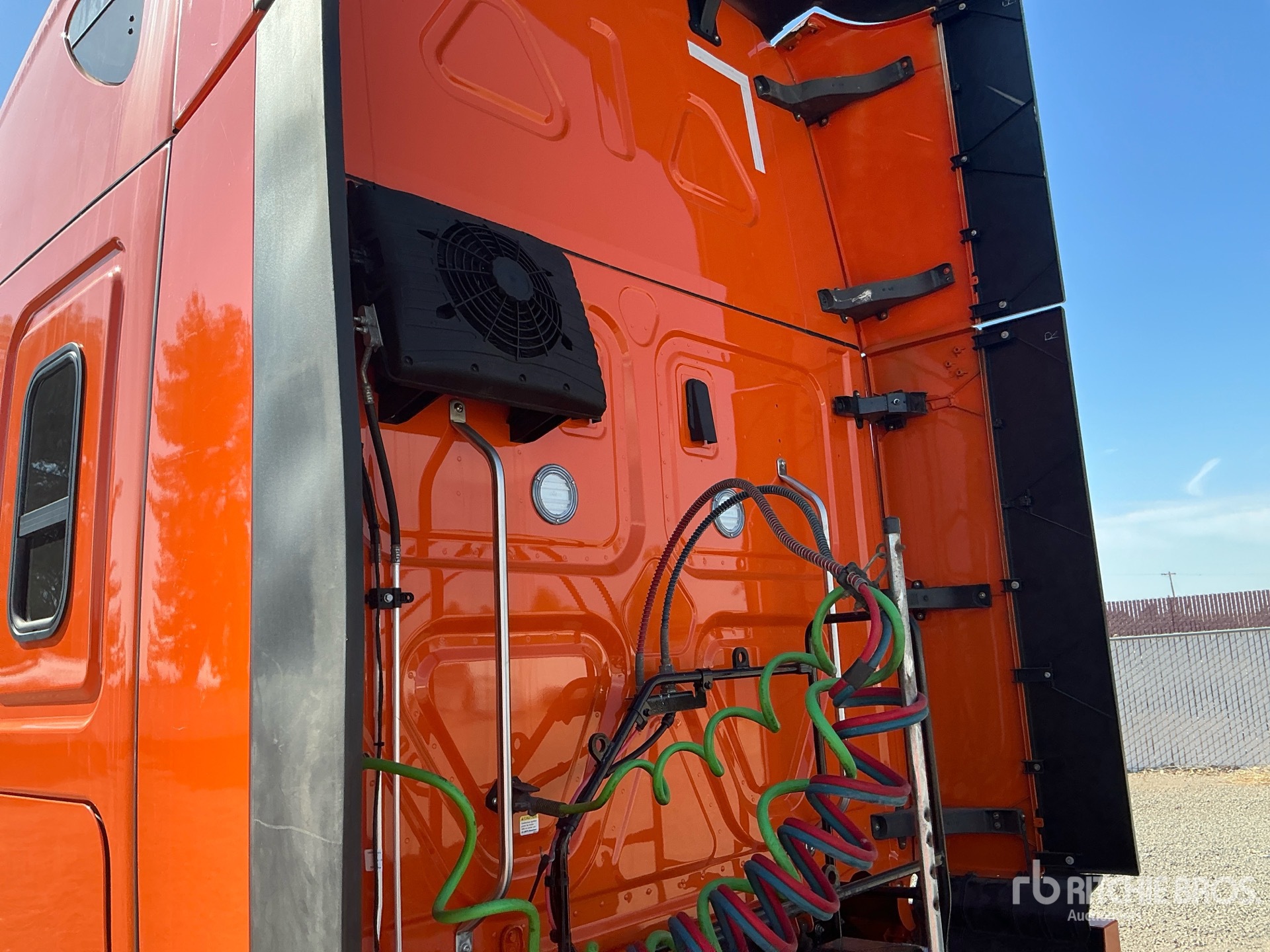 2024 Freightliner CASCADIA 126