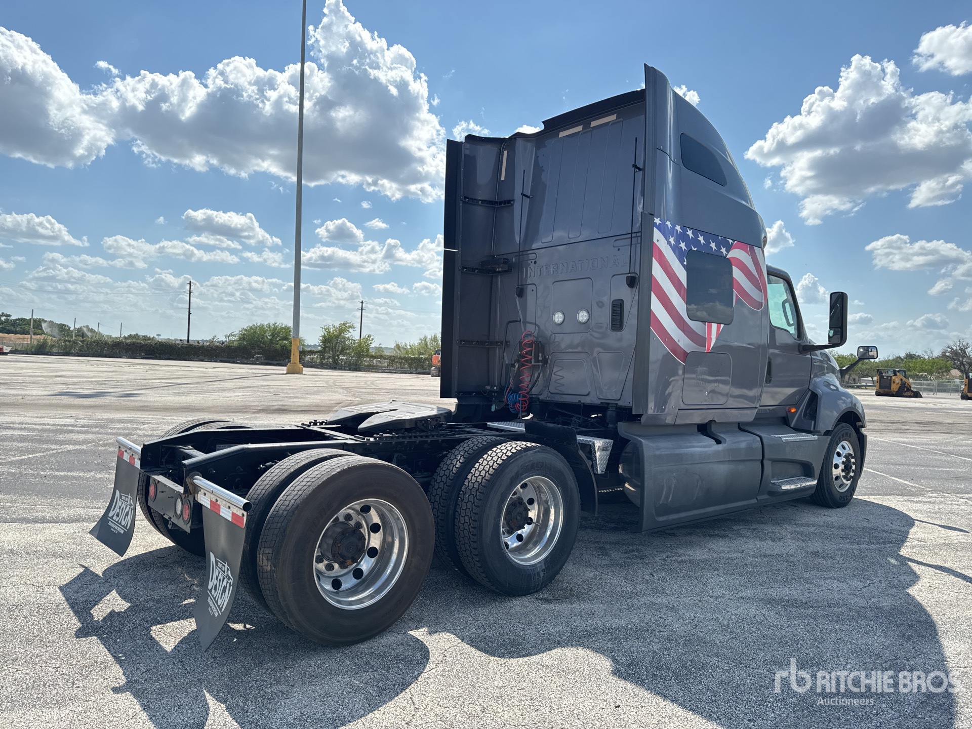 2022 International LT625
