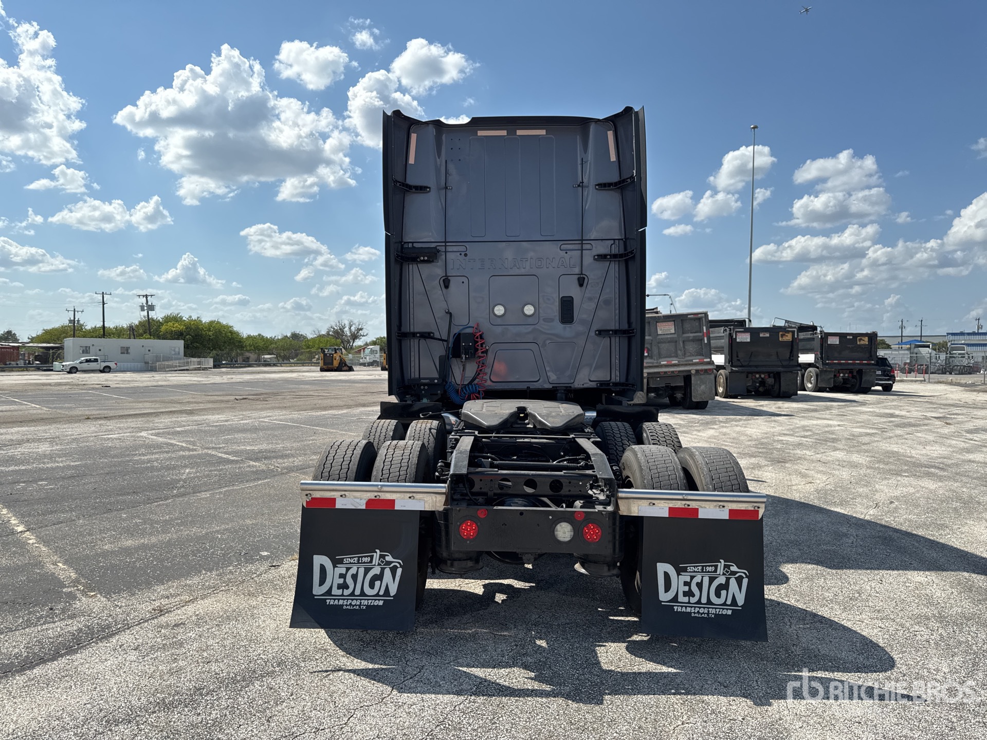 2022 International LT625