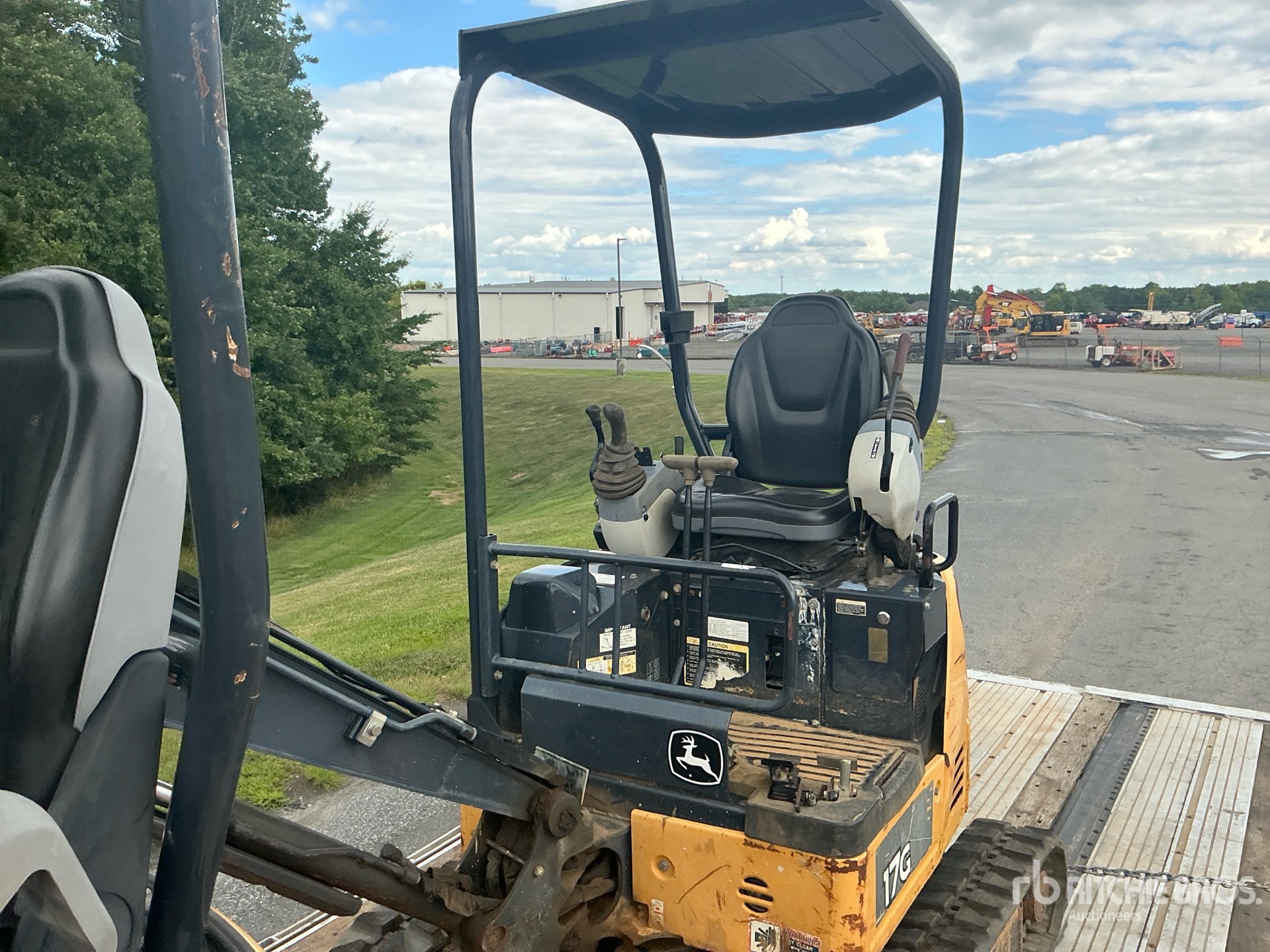 2016 John Deere 17G