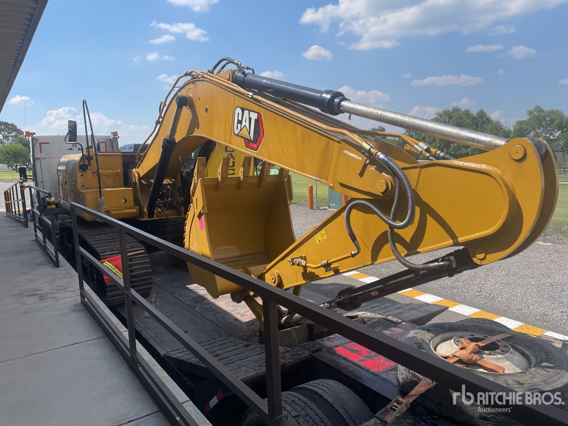 2025 Caterpillar 320D3 GC