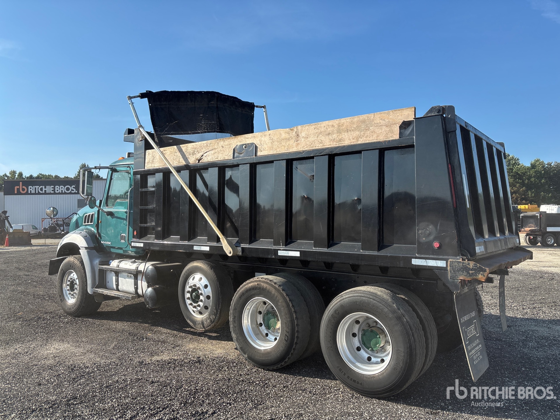 2014 Mack GU813