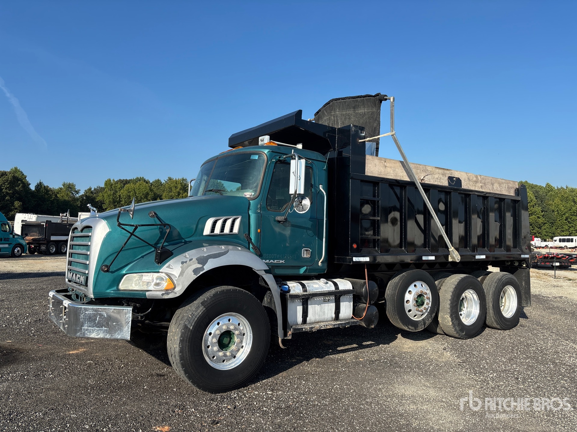 Photo of 2014 Mack GU813