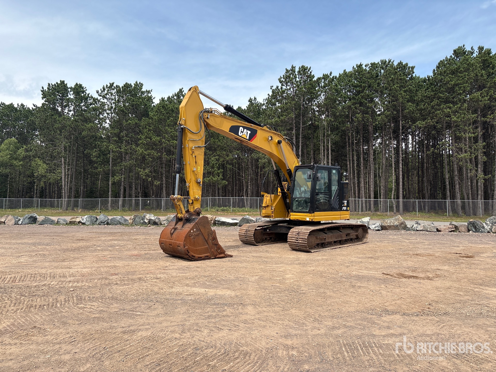 2019 Caterpillar 325F
