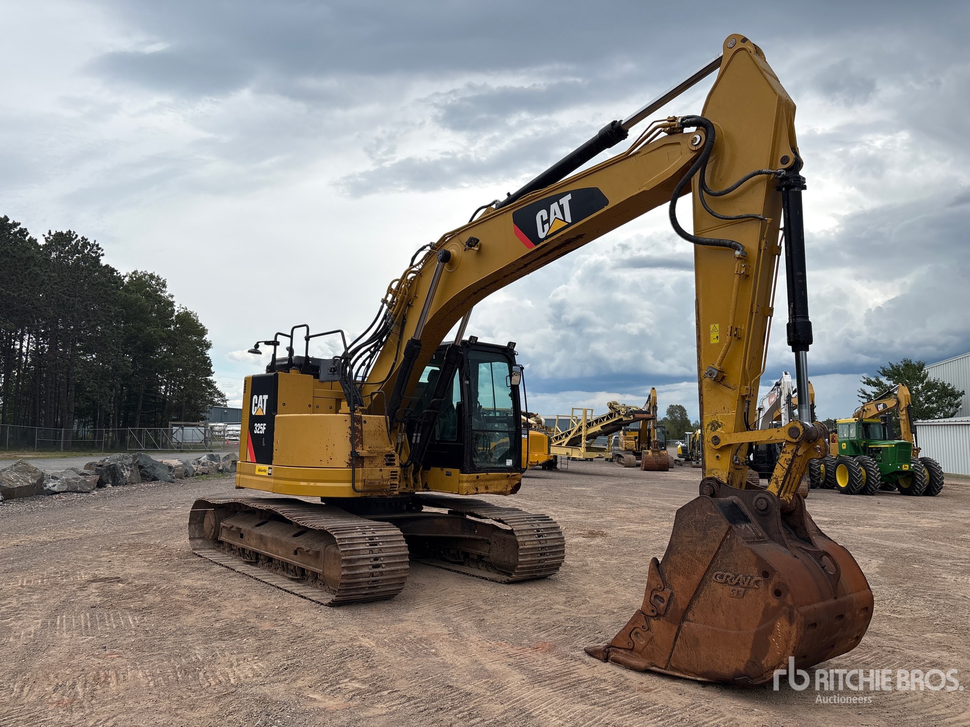 2017 Caterpillar 325F