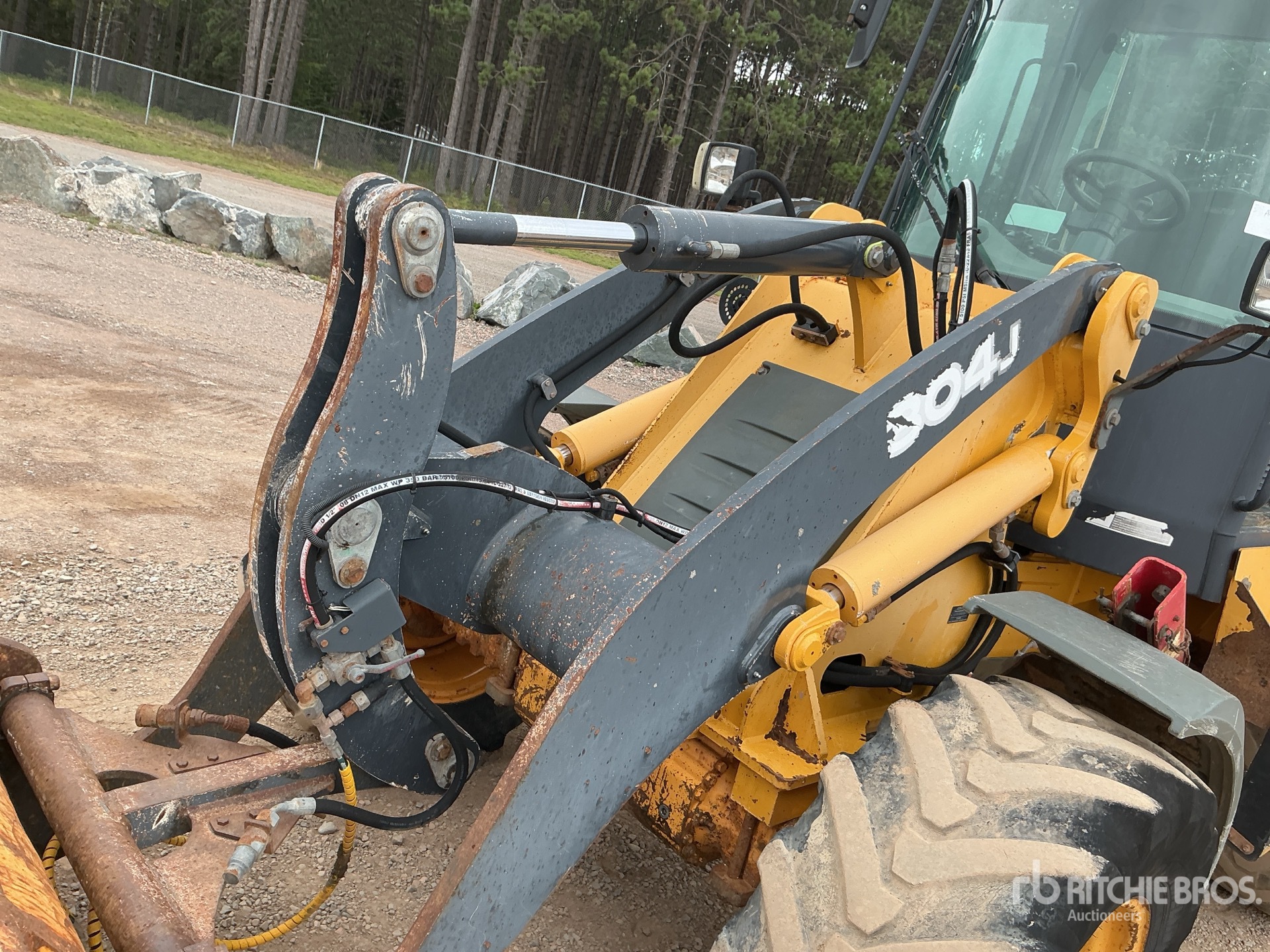 2011 John Deere 304J