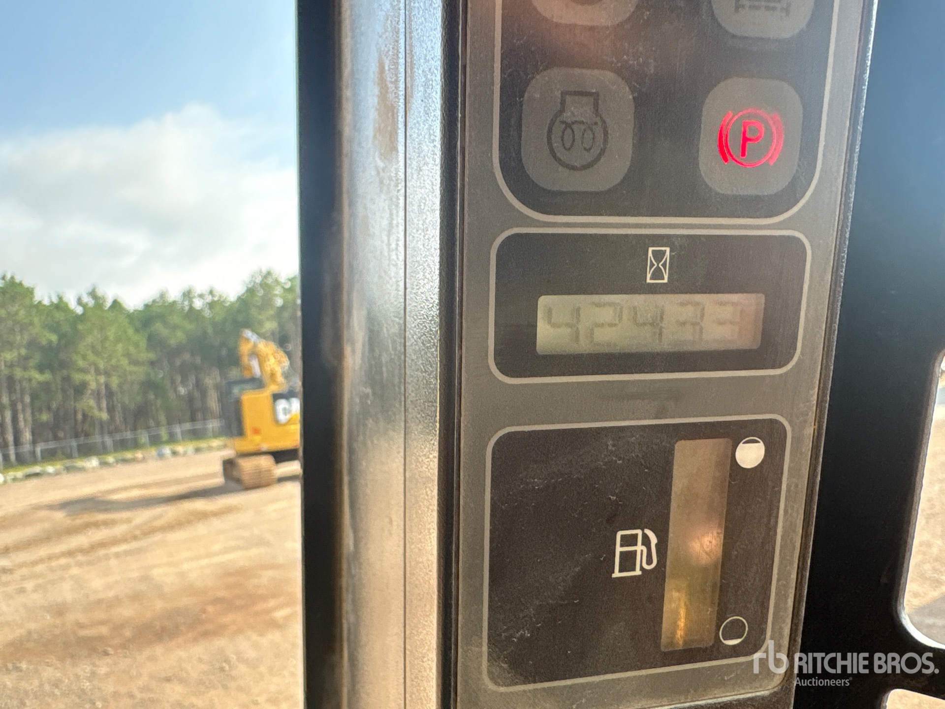 General Appearance with Hour Meter / Odometer