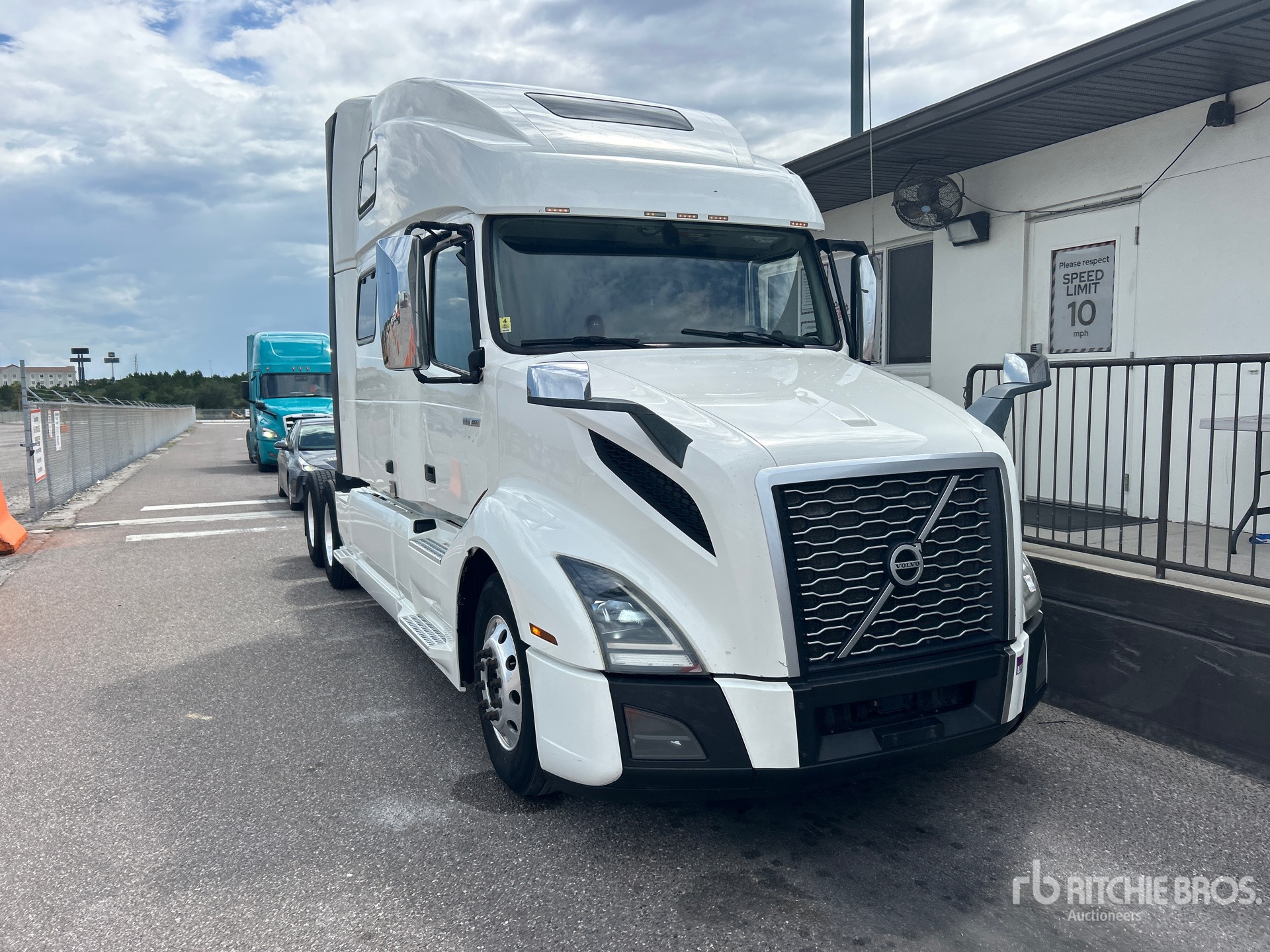 2020 Volvo VNL