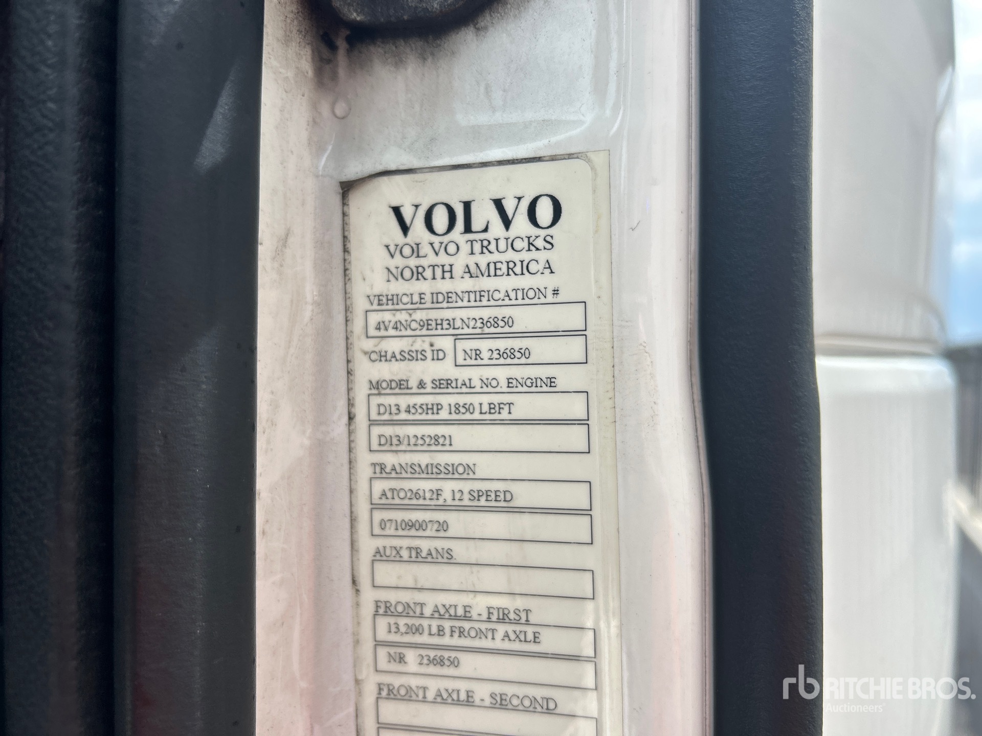 2020 Volvo VNL