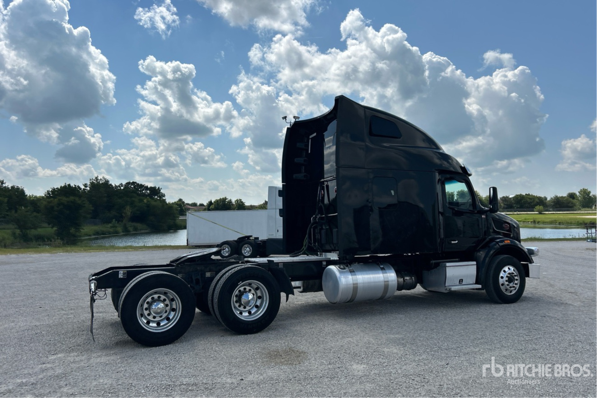 2023 Peterbilt 567