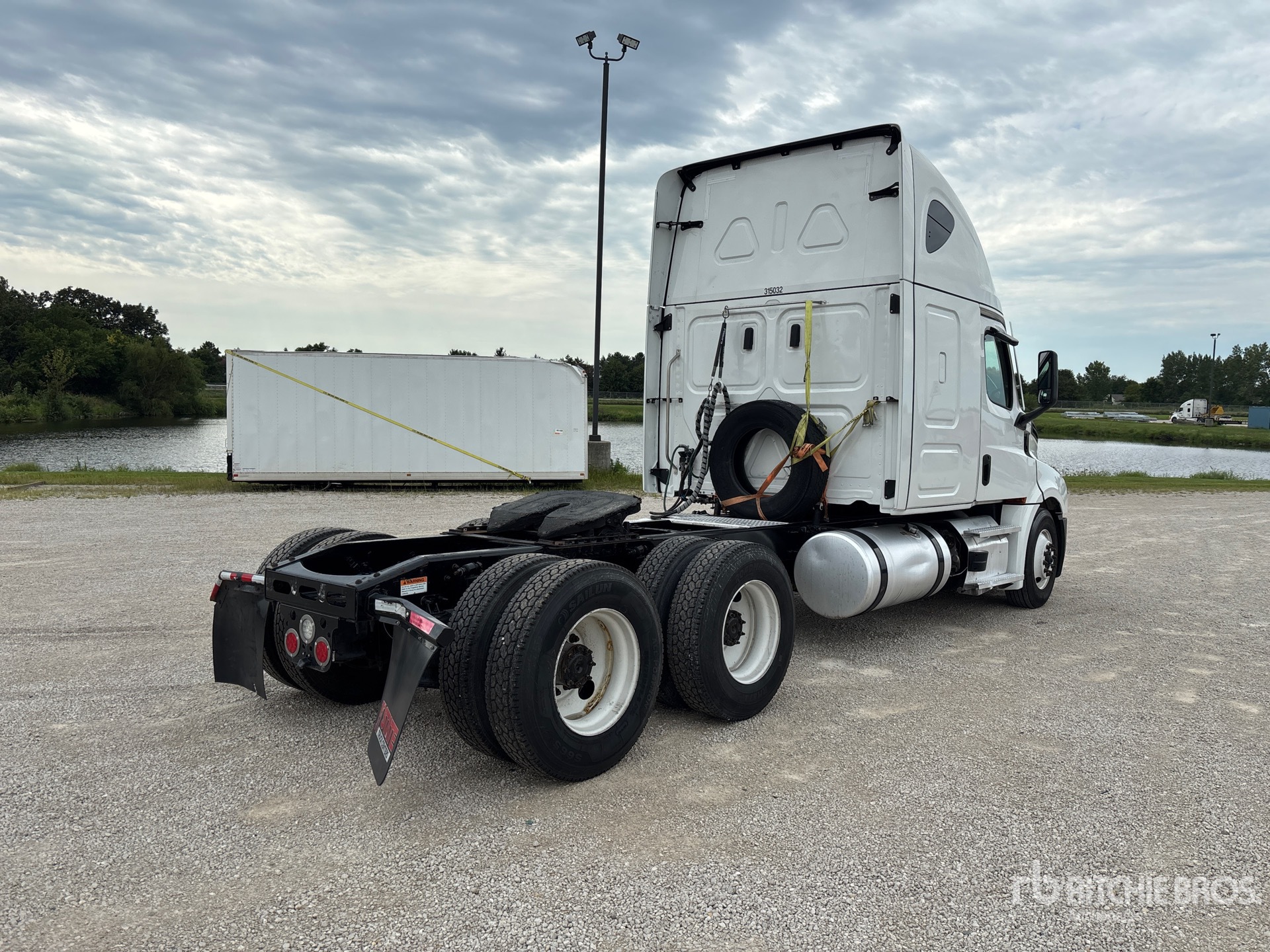 2023 Freightliner CASCADIA 126
