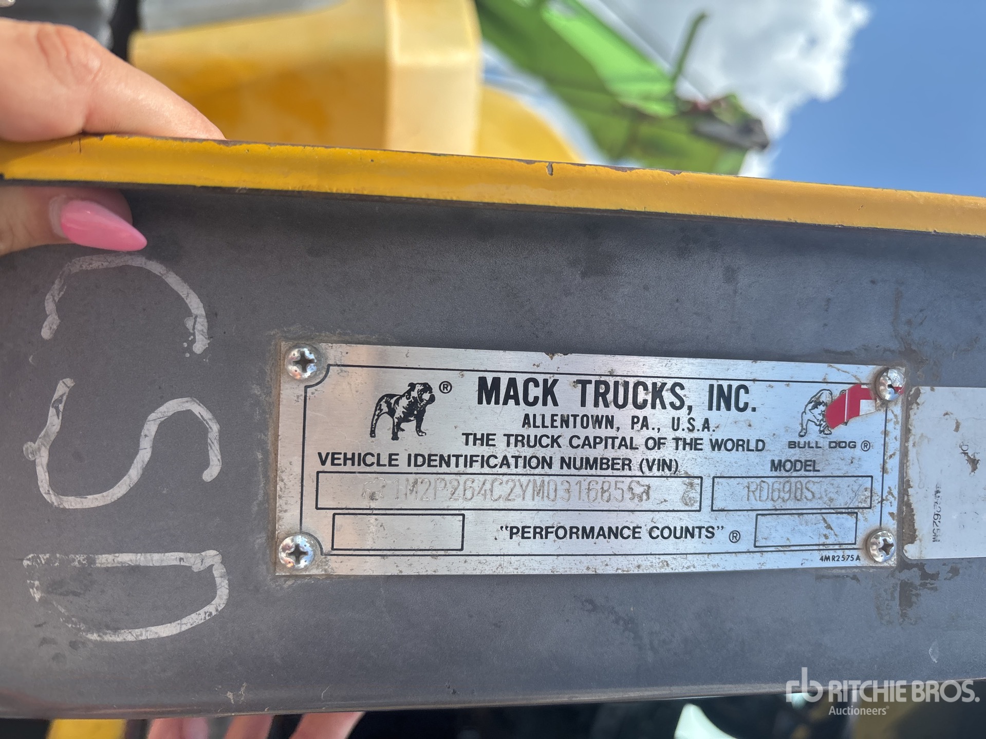 2000 Mack RD690S