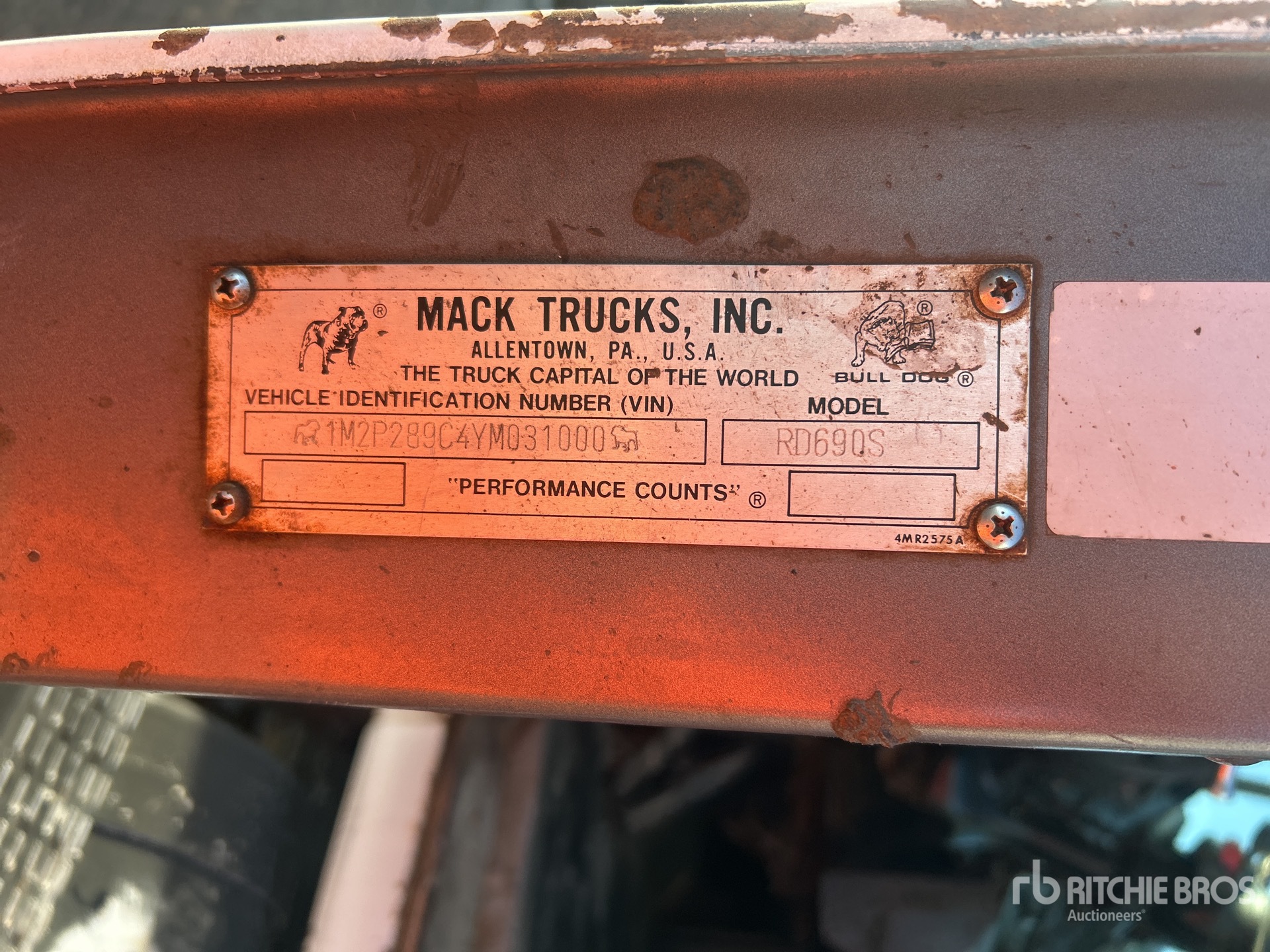 2000 Mack RD690S