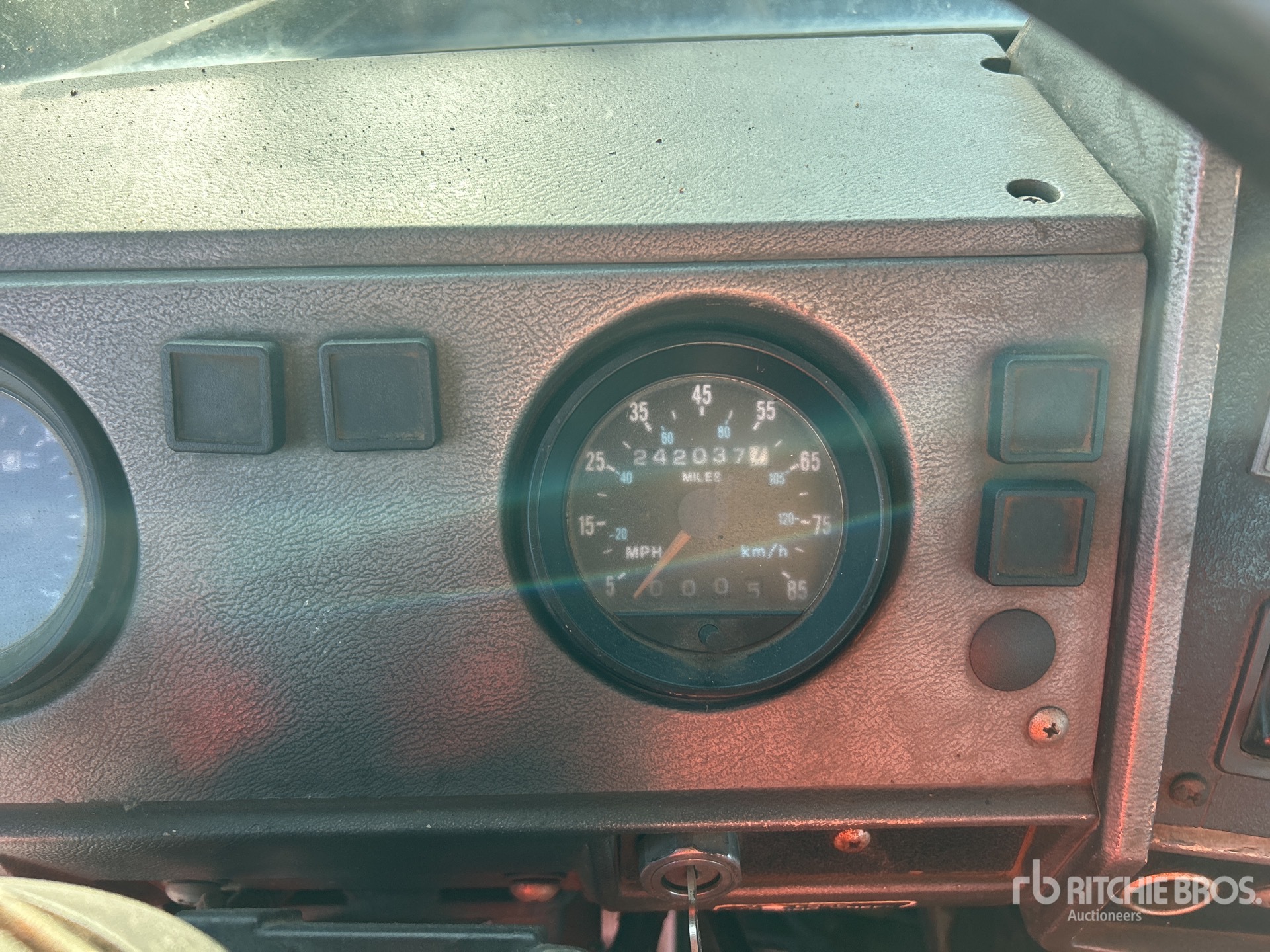 2000 Mack RD690S