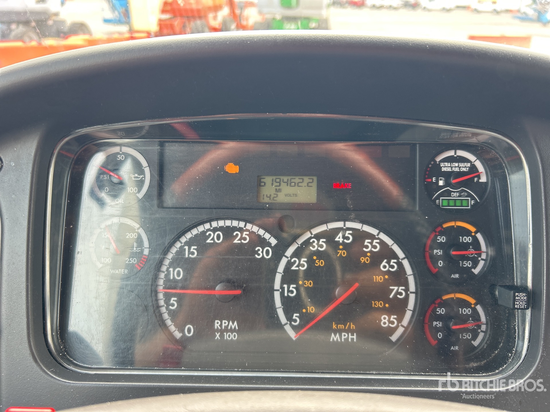 2015 Freightliner M2106