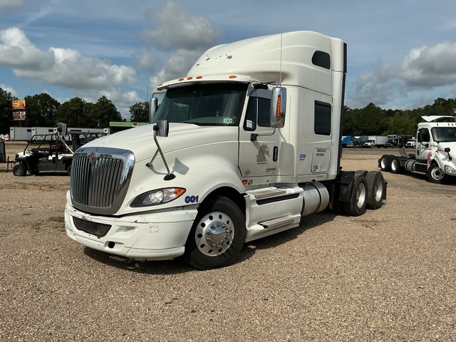 2015 International LF687 6x4 T/A Sleeper Truck Tractor 2015 International LF687 6x4 T/A Sleeper Truck Tractor