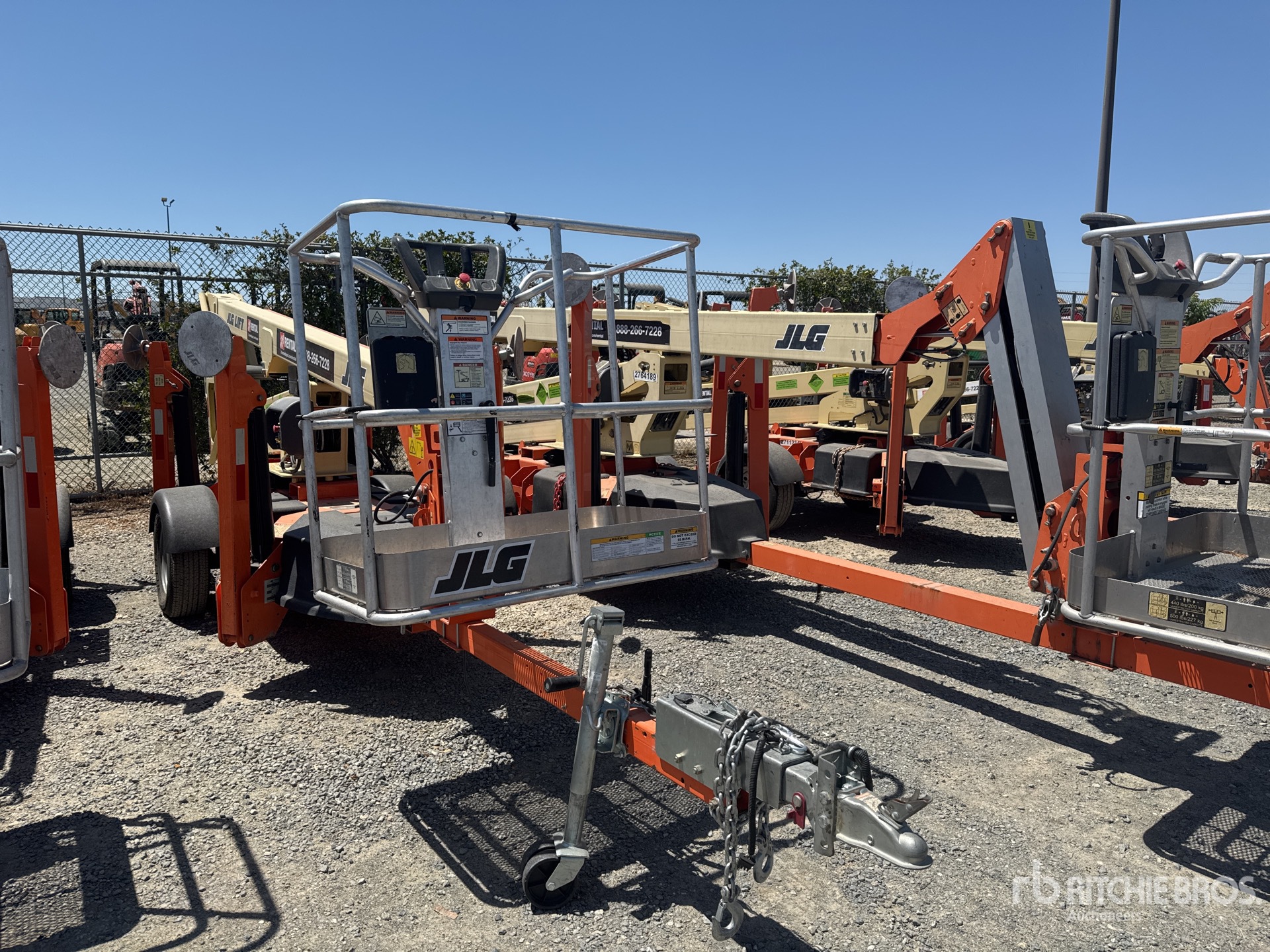 2019 JLG T-350