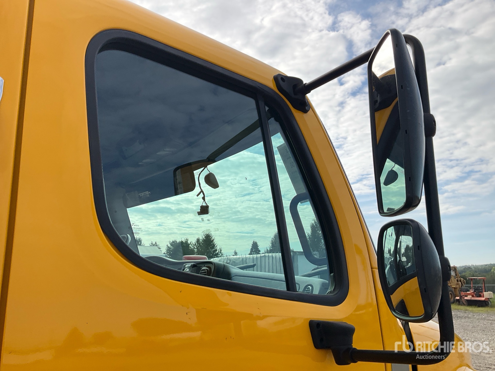 2022 Freightliner M2 106