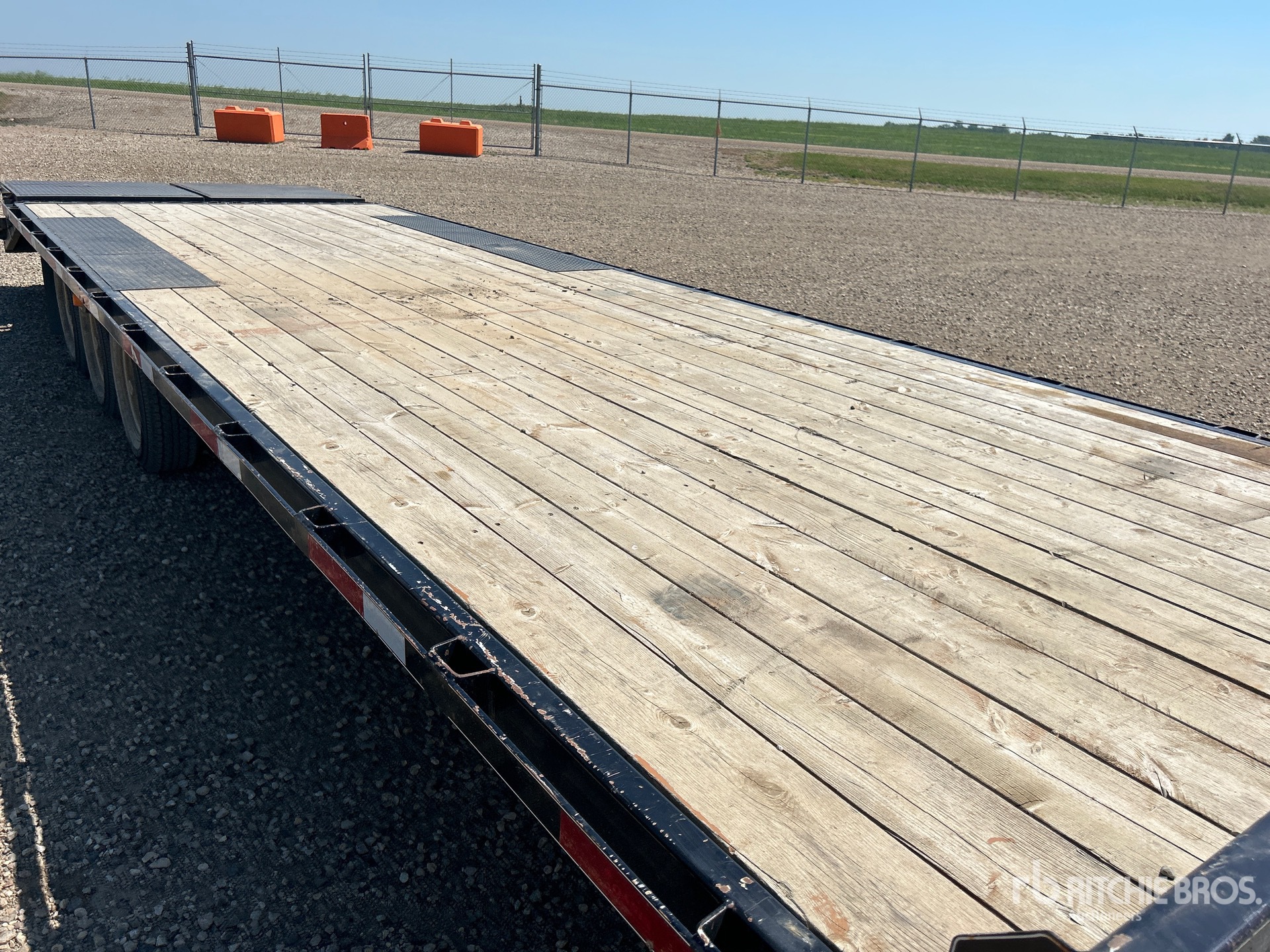 2021 Oasis 30 FT TRI/A