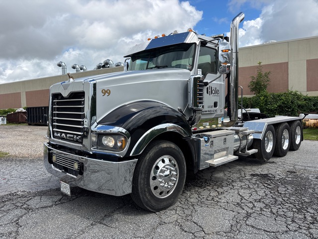 2014 Mack TD713 8x4 Tri/A Day Cab Truck Tractor 2014 Mack TD713 8x4 Tri/A Day Cab Truck Tractor