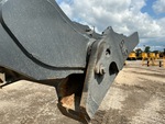 Chassis with Quick Coupler to Arms Pins