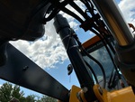 Hydraulics with Bucket Tilt Cylinders