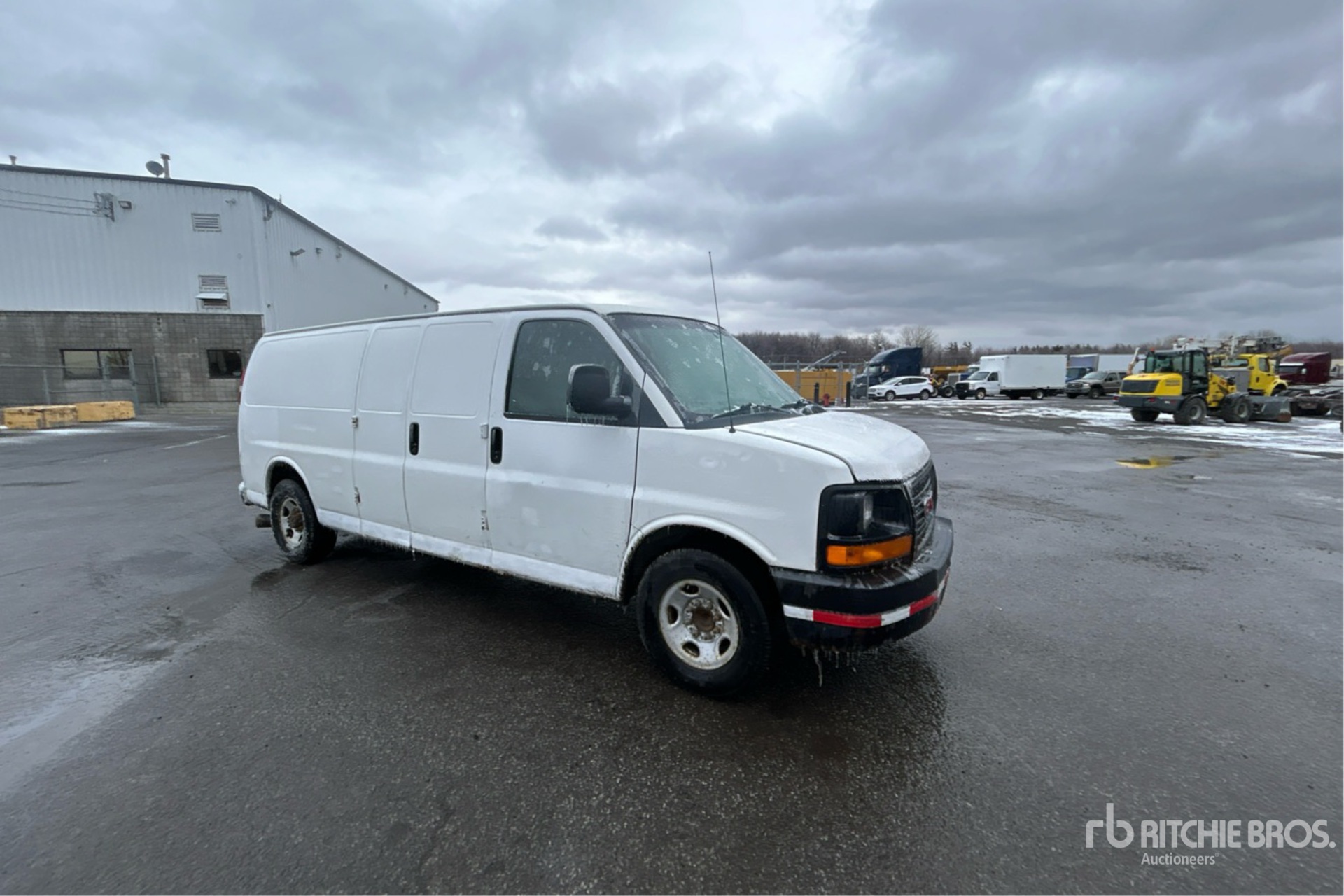 2011 GMC G2500