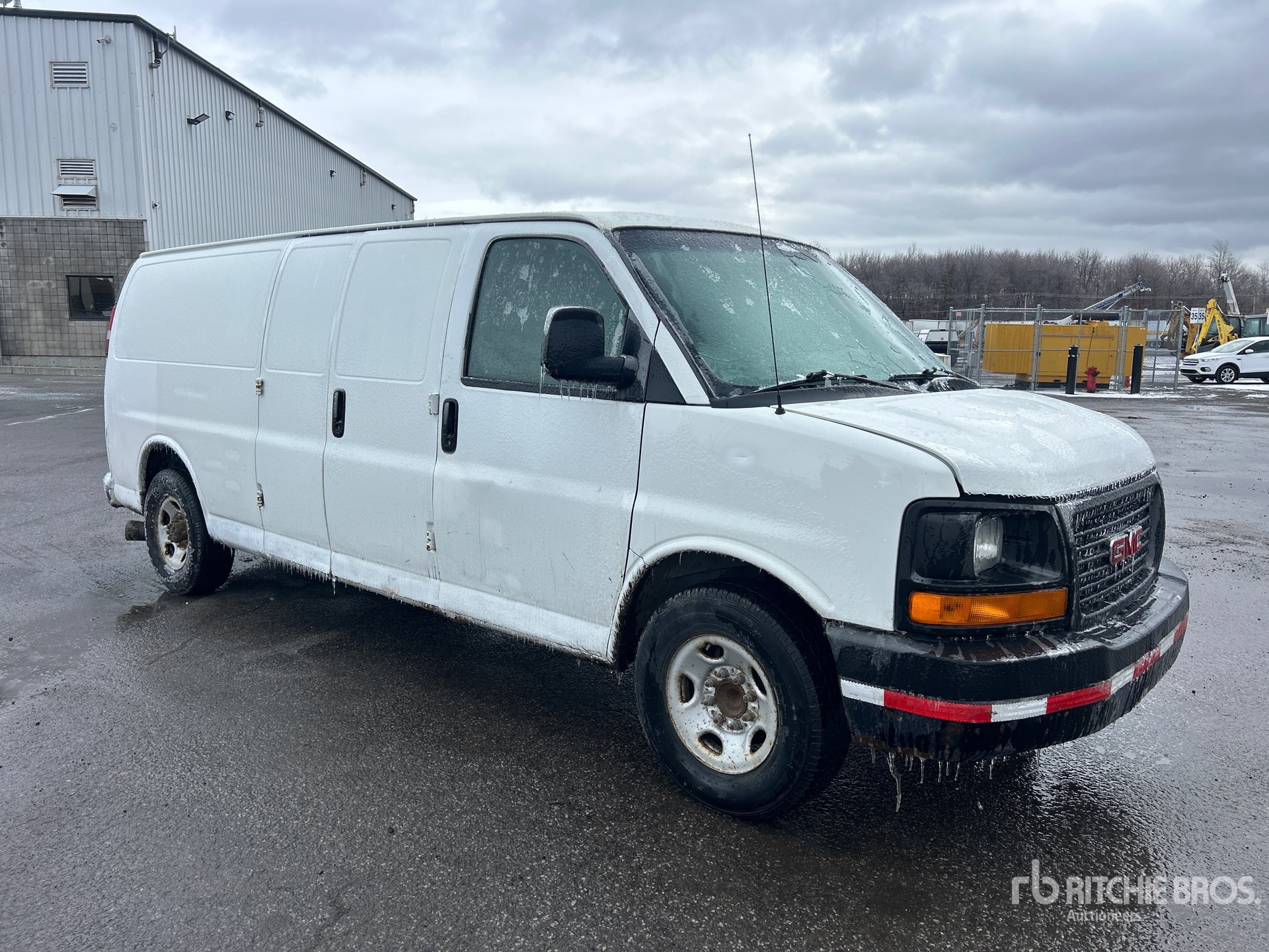 2011 GMC G2500
