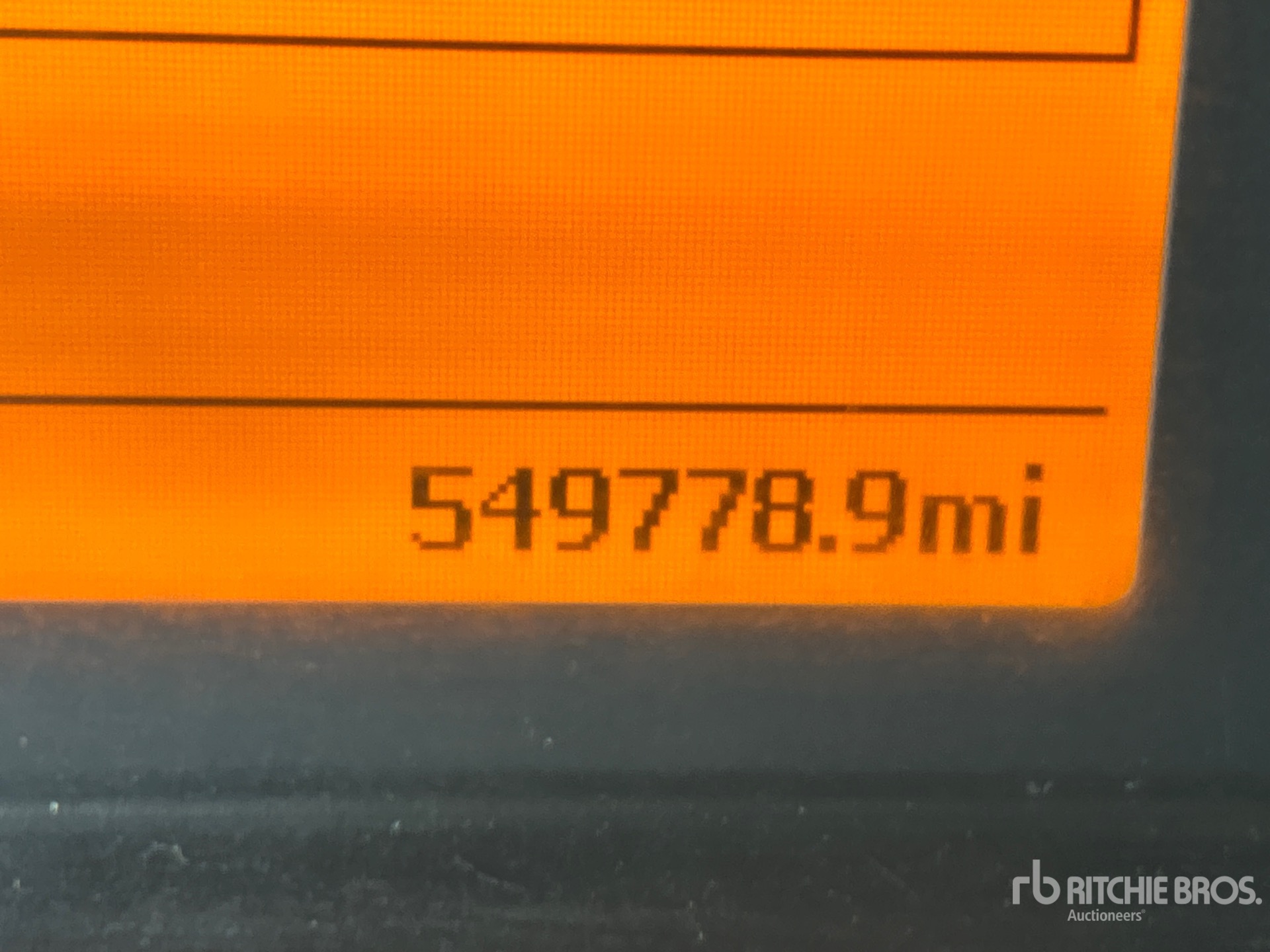 2015 Volvo VNL300