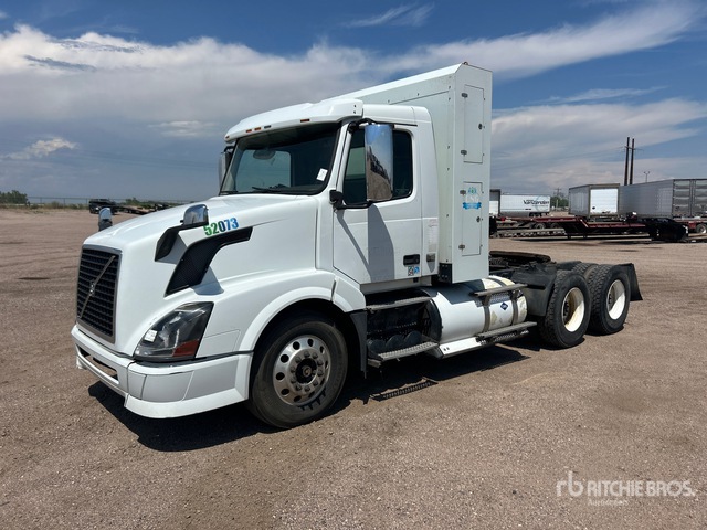 2015 Volvo Vnl300 Cng 6x4 T/a Day Cab Truck Tractor