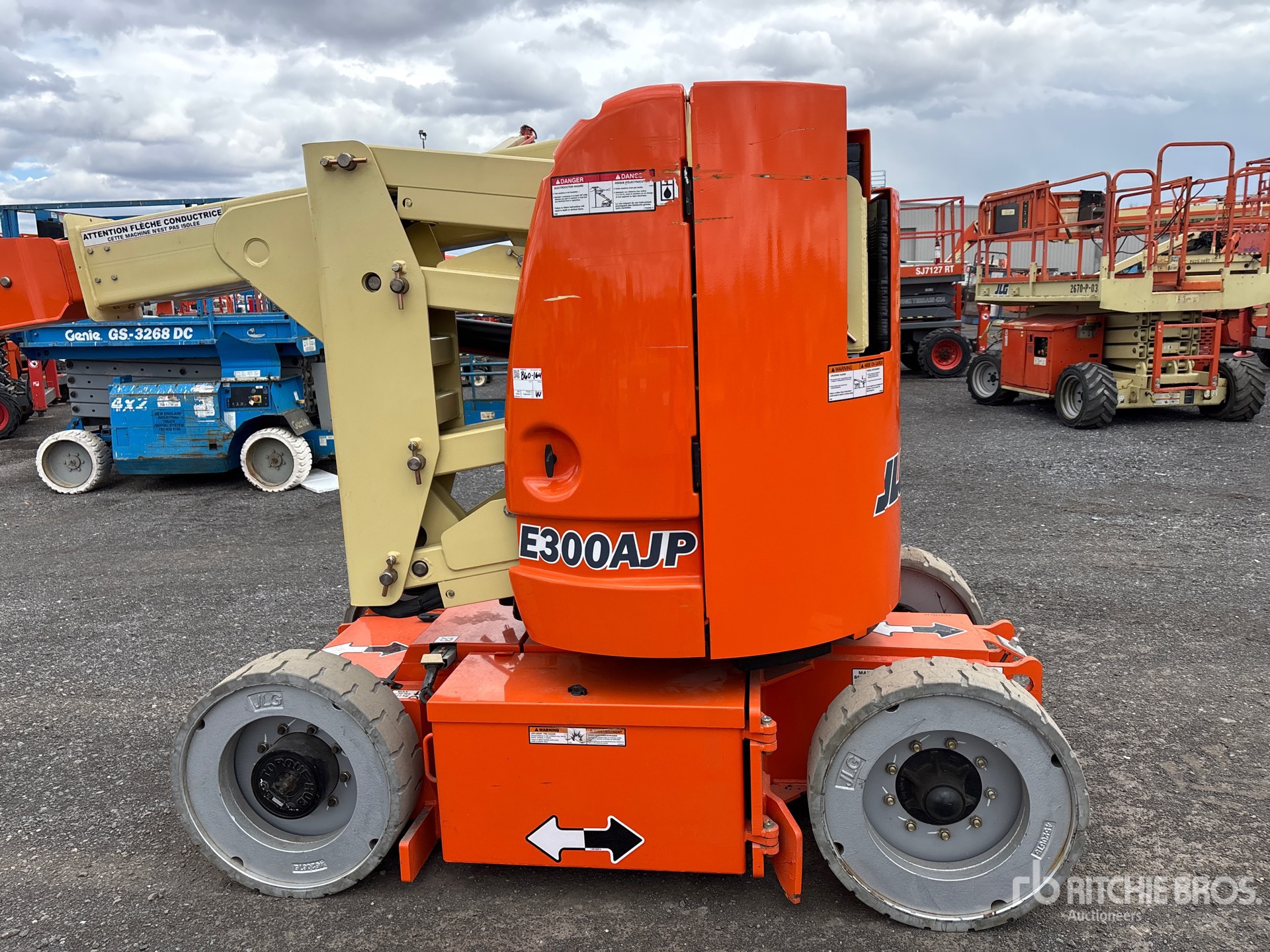 2009 JLG E300 AJP