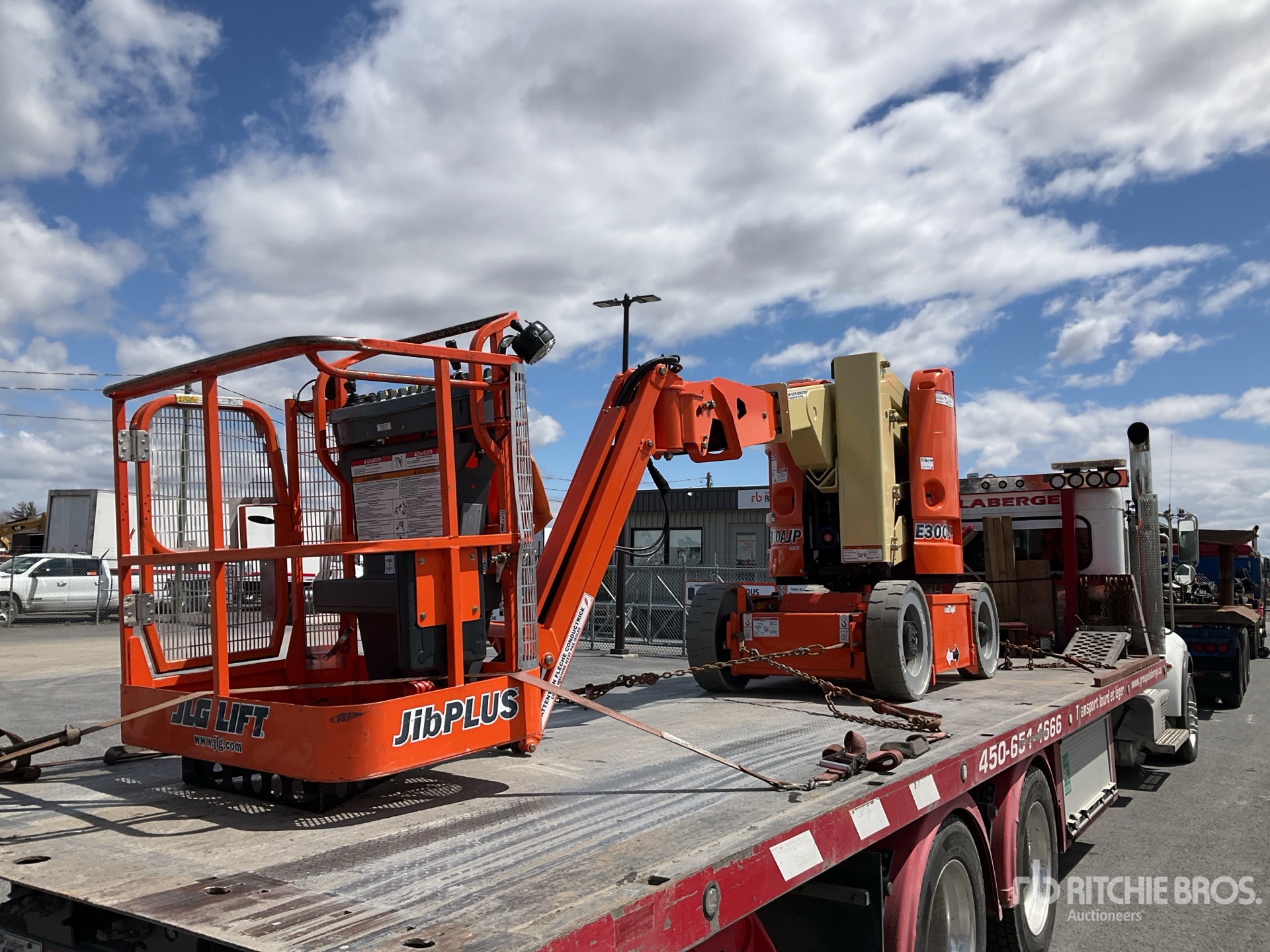 2009 JLG E300 AJP