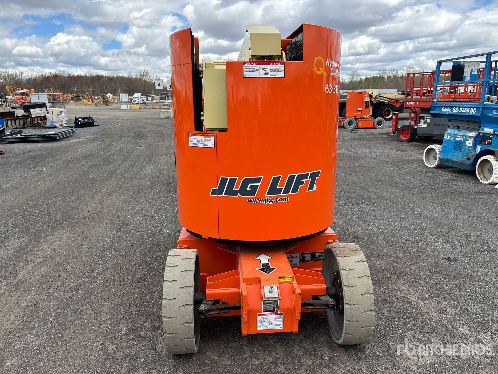 2009 JLG E300 AJP